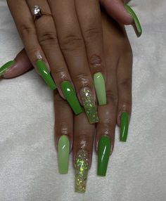 Peridot Green Nails, Jade Green Nails Acrylic Short, Nail Designs For Dark Skin, Green Baddie Nails, Mint Green Nail Designs, Dark Skin Nail Polish, Ivy Nails, Pink Peekaboo, Nail Green