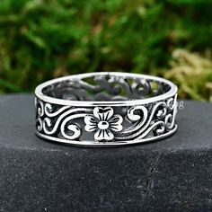 Solid 925 Sterling Silver Vintage Style Carved Delicate Filigree Wildflower Ring → High Polished & Oxidized → 6mm Height → SOLID 925 Sterling Silver → Not Plated or Silver Filled → Minimalist Design The ring comes with a gift box as shown in the product description picture. Ready for gifting. Thumb Ring, Womens Jewelry, Crown Jewels, Filigree Ring, Thumb Rings, Oxidized Silver, Eternity Band, Silver Flowers, Jewelry Necklace