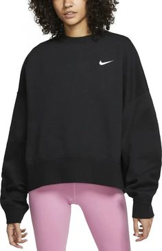 Nike Sportswear Crewneck Sweatshirt | Nordstrom | Nordstrom Classy Casual Outfits, Classy Casual, Comfy Sweatshirt, Curvy Girl Fashion, Sneakers Outfit, Girl Fashion