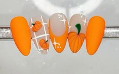 Halloween nails orange pumpkin star design Scary Pumpkin Nails, Fall Color Palette Nails, Pumpkin Pie Nails, Orange Nail Designs Fall, White Pumpkin Nails, Thankful Nails, Pumpkin Nails Acrylic, Pumpkin Fall Nails