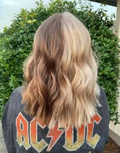 Brown Blonde Dyed Hair, Hair Color Inspiration Split Dye, Light Brown Blonde Split Dye, Dark Blonde Split Dye, Brown And Blonde Hair Half Split, Natural Hair Split Dye, Color Split Hair, Split Dye Hair Ideas Brown, Split Dye Hair Natural Colors