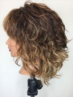 Twist diffuse #1 Short Shag Curly Haircuts, Haircuts For Frizzy Hair, Wolf Cuts, Hairstyle Examples, Short Shag, Curly Haircuts, Hairstyles For Layered Hair, Medium Curly Hair Styles