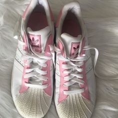 Pink And White Adidas Tennis Shoes. Cute And Comfy. Love These But Have Never Worn Them. Tag Says Size 7, But These Fit Like At Least An 8. Retro Adidas Shoes, Pink And White Adidas, Retro Adidas, Adidas Tennis Shoes, Adidas Tennis, Shoes Retro, Shoes Cute, Pink Adidas, Shoes Color