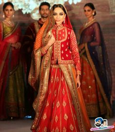 Traditional Indian Bridal Lehenga Red Brides, Indian Bridal Lehenga Red, Brides Saree, Pakistani Bridal Makeup Red, Indian Bridal Wear Red, Long Blouse Designs, Rajasthani Dress, Rajputi Dress, Choli Dress