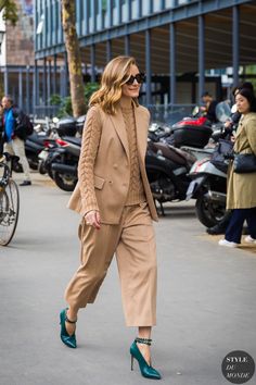 Olivia Palermo by STYLEDUMONDE Street Style Fashion Photography_48A0299 Fashion Week Street Style Winter, Look Office, Beige Outfit, Paris Fashion Week Street Style, Popsugar Fashion, Street Fashion Photography