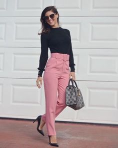 Los pantalones virales de Zara Outstanding Outfits, Business Attire Women, Office Outfits Women, Classy Work Outfits, Pink Pants, Work Outfits Women, Professional Outfits, Business Casual Outfits