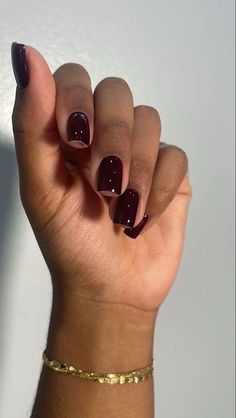 Gel Manicure On Dark Skin, Dark Nails On Brown Skin, Burgundy Nails Square Short, Short Gel Nails On Dark Skin, Black Nail Polish On Dark Skin, Winter Nail Colors Black Women, Simple Nails Dark Skin, Acrylic Nail Designs Dark Skin, Winter Neutral Nails 2023