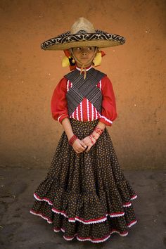 An APPA sports photo winner - contestant in Mexican annual  Escaramuzas girls riding competition. Folkloric Dress, Traditional Mexican Dress, Sports Photo, Cloth Dolls Handmade, Mexican Outfit, Folk Costume