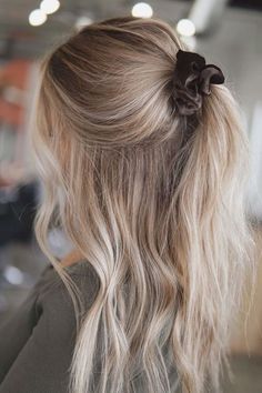 half up hairstyles Blonde With Grey Undertones, Full Foliage Hair, Spring Dirty Blonde Hair, Blonde For Natural Brunettes, Platinum Blonde Brunette, Blonde Hair For Fair Skin Green Eyes, Blended Fall Blonde, Blonde Balayage Highlights Straight Hair, Dark Blonde Light Blonde Balayage