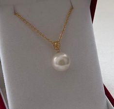 comes with certificate White Pearl Necklace With Round Pendant, White Freshwater Pearl, Ear Jewelry, White Pearl, Pearl Pendant, Pearl White, Gold Pendant, Thoughtful Gifts, Jewelry Necklace Pendant