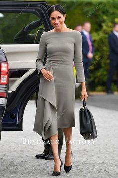 Meghan Markle 2018 Visit Dublin Grey Dress Meghan Markle Fashion, Meghan Markle Dress, Estilo Meghan Markle, Princ Harry, Roland Mouret Dress, Meghan Markle Outfits, Jessica Mulroney, Gray Cocktail Dress, Harry And Megan