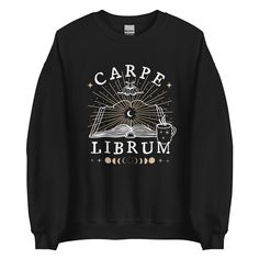 🌲Please Order by 10.12 for Delivery to the US/UK by 25.12 🌲  Dark Academia aesthetic style Latin quote Carpe Librum (Seize the Book) for a bookworm who stays up all night to read that next chapter. Vintage aesthetic style with magical night vibes. Dark gothy and witchy aeshetic featuring mystical tarot card style graphics like stars, crescent moon, a moth and a book. Cute unique gift idea for teen girls and boys, women, men, book lover, bookworm, dark academia aesthetic style lover, witch, got Black Literary Top With Graphic Print, Dark Academia Aesthetic Books, Code Clothes, Latin Quotes, Witchy Goth, Night Vibes, Dark Gothic, Aesthetic Style, Dark Academia Aesthetic