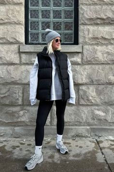 Woman’s Puffer Vest, Black Athletic Vest Outfit, Oversize Puffer Vest, Jeans With Puffer Vest, Womens Black Puffer Vest Outfit, Street Style Puffer Vest, Canada Goose Vest Women Outfit, Short Black Puffer Vest Outfit, Clothes Autumn Outfit Ideas