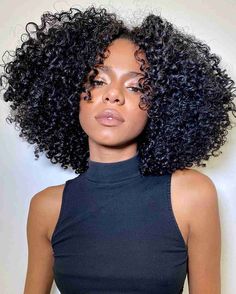 Middle Part Hairstyles, Natural Hair Cuts, Girls Natural Hairstyles, Natural Hair Styles Easy, Curly Hair Inspiration, Middle Part, Hairstyles For Black Women, Hairstyles Black, Curly Hair Cuts