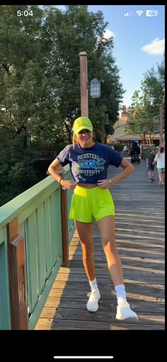 Outfits For Seaworld, Monsters Inc Outfit Ideas, Disney Outfits Women Summer Casual, Athletic Disney Outfit, Monsters Inc Outfit, Monsters Inc Disney Outfit, Sea World Outfit, Seaworld Outfit, Disney World Aesthetic Outfits Summer