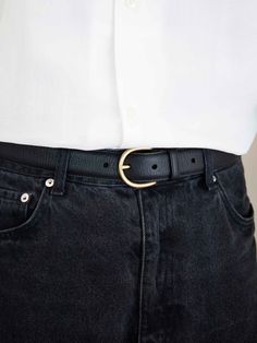 Our belts in grained leather offer a contemporary addition to your look. The buckle, made out of polished brass, adds flair whilst still presenting a sober and clean look, making it a great way to accessorize any outfit. Modern Leather Belt Buckles With Brass, Modern Leather Belt Buckles With Brass Buckle, Modern Leather Belt Buckle With Brass Detail, Modern Leather Belt With Brass Buckle, Modern Leather Belt Buckles With Gold Buckle, Modern Leather Belt Buckle With Gold Detail, Modern Leather Belt Buckle With Gold Buckle, Modern Belt Buckles With Belt For Everyday Use, Modern Gold Leather Belt Buckles