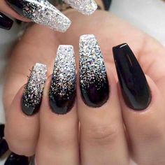 Short Rounded Acrylic Nails, Rounded Acrylic Nails, Black And White Nails, Nails With Glitter, Unghie Sfumate, Silver Glitter Nails, Glitter Nails Acrylic, Ombre Nails Glitter, Silver Nail