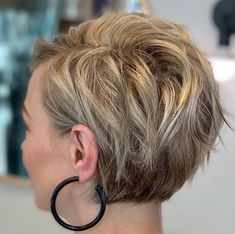 Κούρεμα Bob, Short Hairstyles For Thick Hair, Haircut For Thick Hair, Short Blonde, Short Hair Haircuts, Short Blonde Hair, Short Hair With Layers, Short Hair Styles Pixie, Stylish Hair