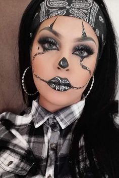 Chola Makeup, Costumes 2023, Chola Girl, Chola Style, Estilo Cholo, Clown Face, Cholo Style