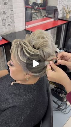 Iroda Khalmatova on Instagram: "Гостья из Алматы собрала короткий волос а пучок 😁👍 @khakima919" Penteado Cabelo Curto, Hair Styles, Hair, On Instagram, Instagram