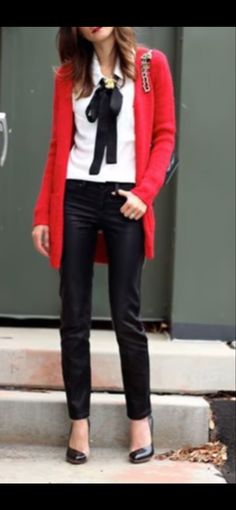 Red Blazer Outfit, Red Outfits For Women, Dandy Look, Moda Casual Chic, Look Office, Style Casual Chic, Work Blazer, Red Cardigan, Red Blazer