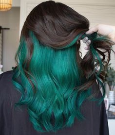 Hair Dye Patterns, Under Hair Dye, Under Hair Color, Black And Green Hair, Hair Dyed Underneath, Hidden Hair Color, Peekaboo Hair Colors, Half Dyed Hair, Dark Green Hair