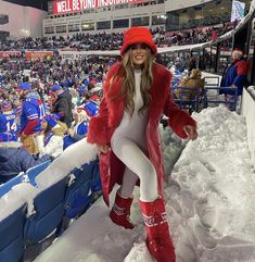 Nfl Gameday Outfit, Gameday Outfit Winter, Football Sunday Outfit, Ski Trip Outfit, Football Girlfriend, College Gameday Outfits, Josh Allen, Tailgate Outfit