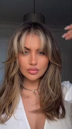 Ways To Style Curtain Bangs, Wispy Bangs Hairstyles, Hairstyles Tiktok, Blonde Hair Goals, Bangs Hairstyles, European Hair, Hairstyles For Layered Hair, Dark Blonde Hair, Blonde Hair Inspiration