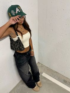 womans streetwear Vintage Streetwear Women Outfits, Hat Fits Women, Women In Fitted Hats, Baseball Cap With Braids Black Women, College Streetwear Outfits, Streetwear Bitmoji Outfits, Leather Jacket Outfit Streetwear, Showing Off Outfit Pose, Streetwear Fits Girl