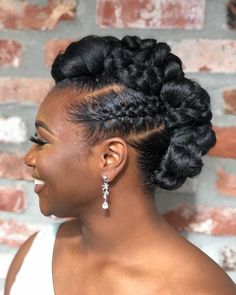 Updos are a classic choice for special occasions, and when combined with goddess styling, they become even more striking. One of the most elegant goddess updos involves intricate braiding that starts at the crown and gathers into a voluminous bun or chignon. Loose tendrils can be left out to soften the look and create a more romantic feel. This hairstyle is ideal for formal events such as weddings, galas, or parties where you want to make a statement. Updos with a goddess twist offer both elegan Braided Homecoming Hairstyles, Black Hair Bun, Braided Mohawk, High Bun Hairstyles, Black Hair Updo Hairstyles, Low Bun Hairstyles, Mohawk Braid, Updo Styles, Mohawk Hairstyles