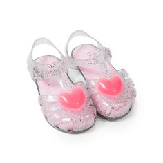 Shimmering flecks of glitter will have your little one feel so special in the cutest classic jelly sandals that features a transparent outsole that consists of shimmering glitter flecks and complemented with a charismatic heart shaped bow. Easy pull through buckle for growing babes, toddlers, and little girls. Key Benefits: •Considered the most comfortable, versatile, and ease of maintenance shoes. •Made in Brazil- Premium high quality jelly material, which increases the thickness and durability Jelly Bunny, 80's Fashion, Jelly Shoes, Jelly Sandals, Pull Through, 80s Fashion, The Cutest, Jelly, Baby Shoes