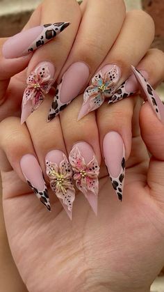 Hiscubus Flower Nail, Stiletto Flower Nails, Glamorous Nails Designs Classy, Paris Inspired Nails, Nail Maintenance, Her Nails, Dope Nail Designs, Short Square Acrylic Nails, Almond Nails Designs