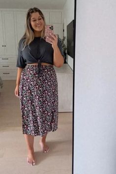 Easy Curvy Summer Outfit Idea Top 2XL Skirt 1XL #LTKcurves #LTKunder50 #LTKSeasonal Summer Party Outfit Dressy, Midi Skirt Outfit Fall, Curvy Summer Outfits, Skirt Outfit Fall, Summer Party Outfit, Midi Skirt Outfit, Floral Midi Skirt, Modest Fashion Outfits