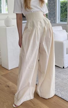 Fashion Pants 2023, The Row Trousers, Haute Couture Pants, Summer Pants 2024, Haute Couture Trousers, The Row 2022, Minimal Stil, 2024 Fashion Trends, Fashion Nova Outfits