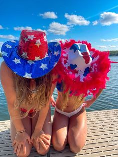 4th Of July Cowgirl Hats Diy, July 4 Pictures, 4tg Of July Outfit Aesthetic, Things To Do On 4th Of July With Friends, Fourth Of July Cowgirl Hat, Red White And Blue Cowboy Hat, Forth Of July Insta Pics, 4th Of July Poses For Instagram, 4th Of July Cowgirl Hat