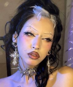 90s Grunge Makeup, Slay Makeup, Good Pics, Face Piercings