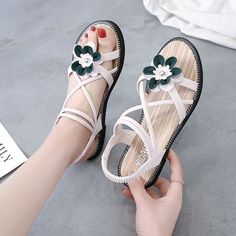 Awakecrm Women Sandals Summer Designer Slipper Shoes Cute Flower Pearl Beaded Open Toe Beach Luxury Slides Luxury Slides, Beach Luxury, Fashion Slides, Shoes Cute, Designer Slippers, Quick Outfits, Beach Slippers, Mary Jane Heels, Cute Flower