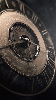 an image of a clock with the words bonn dub written in spanish on it