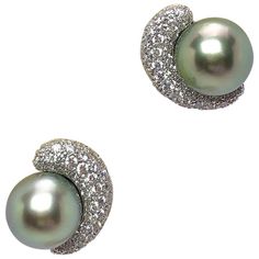 Crescent shaped earrings designed with pave Diamonds and beautiful Green Tahitian Pearls.These earrings have an adjustable post suitable for pierced and non pierced ears. Approximately 5/8" diameter. Stamped Cellini Plat 18KT Total Diamond weight 120=2.50 carats 2 Tahitian Pearls 12.2 x 12 mm Art Deco Diamond Earrings, Vintage Pearl Jewelry, Modern Diamond Jewelry, Vintage Pearl Earrings, Gold And Diamond Earrings, Fine Pearl Jewelry, Tahitian Pearl Earrings, The Bling Ring, Diamonds And Pearls