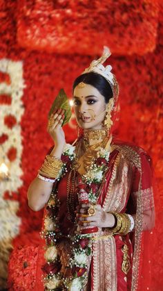 Bengali Bride Aesthetic, Bengali Bride Jewelry, Bengali Jewellery, Red Saree Wedding, Special Photoshoot, Bollywood Makeup, Vintage Indian Jewelry, Bengali Culture