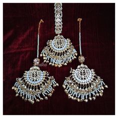 *PRODUCT DETAIL* *Material: Brass *Plating: Gold Plated *Stone: Semi Precious Kundan & Pearls *DIMENSIONS * *Tikka: Weight: 71 gm, Length: 4 Inches, Width: 2.6 Inches, Top Chain Length: 3.12 Inches *Earrings: Weight: 59 gm each, Length: 4.14 Inches, Width: 2.08 Inches *ABOUT PRODUCT* *Beautiful Jadau Kundan Maang Tikka in gold plating and pearl detailing. *Style Tip : A piece to Bring out your Eye for Exclusivity. *DISCLAIMER* *Product & color may slightly vary due to photographic lighti Wedding Temple Jewelry Danglers With Tilla, White Chandbali Bridal Sets For Ceremonies, Tilla Tikka For Marriage And Festivals, Silver Chandbali Kundan Necklace For Marriage, Temple Jewelry Stone Work Danglers For Wedding, Traditional Gold Tikka For Marriage, Festive Meenakari Bridal Earrings For Marriage, Festive Bridal Meenakari Earrings For Marriage, Festive Bridal Meenakari Earrings