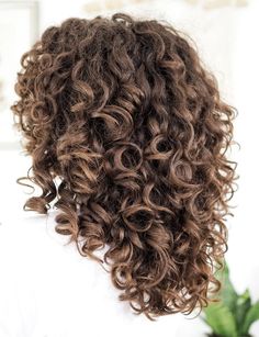 Layered Perm, Curl Maven, The Curly Girl Method, Natural Curly Hair Cuts, Layered Curly Hair, Frizz Free Curls, Beauty Hair Color, Curly Hair Photos, Haircuts For Curly Hair