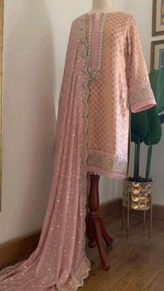 Wedding Outfit Pakistani, Indian Dress Up, Pakistani Clothes, Designer Kurti Patterns, Pakistani Wedding Outfits, Outfit Wedding, Light Colours