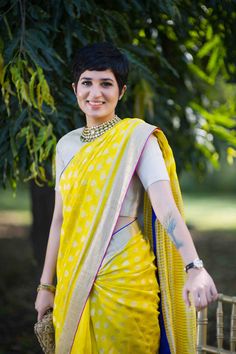 A Raw Mango 'Mogra' sari; styled by Nisha Kundnani of Bridelan Girl In Saree, Desi Wardrobe, Hairstyle For Short Hair, Hairstyle For Short, Outfit Indian, Saree Hairstyles, Hair Girls, Yellow Saree, Kundan Necklace