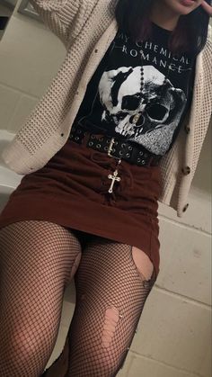 Cottagecore Goth Outfits, Edgy Fashion Summer, Female Grunge Outfits, Country Goth Outfits, Alt Fashion Winter, Emo Nite Outfit, Goth Western Style, Cute Alt Outfits, Metalcore Outfit