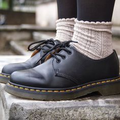 How To Wear Doc Martens, Doc Martens Oxfords, Outfits Coquette, Dr Martens Outfit, Grunge Chic, Wardrobe Planning, Fashion Victim, Doc Marten Oxford, Sneakers Outfit