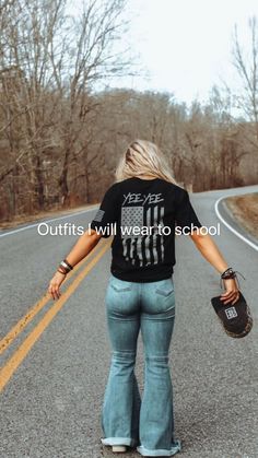 Yee Yee Outfit, Picture Worthy Outfits, Western Womens Shirts, Western Hawaiian Outfit, Comfy Country Concert Outfit Summer, Yee Yee Shirts, Western Outfits Women Casual Leggings, Cute Tops For Country Concert, Country Clothing Brands