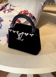 Classy Winter Outfits, Louis Vuitton Handbag, Girly Bags, Girly Shoes, Cute Purses, Bag Shoes, Baddie Outfits Casual, Cute Bags, Mini Me