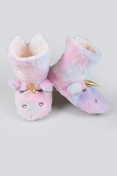 available in 2 sizes:  35-38 (25cm: S/M)   38-41 (27cm: M/L) Unicorn Slippers, Cat Ears Headband, Fuzzy Slippers, Fuzzy Socks, Rainbow Tie, Socks For Women, Slipper Socks, Rainbow Unicorn, Ear Headbands