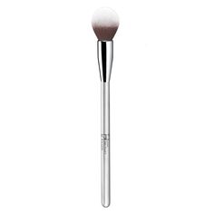 Discover your lit-from-within glow with this must-have highlight brush! Featuring ultra-plush, cruelty-free Airbrush hair and a custom-cut brush head, it does the work for you to pick up the perfect amount of your favorite powder and cream highlighters and seamlessly apply them to areas of your face you wish to appear lifted or add light to for an airbrushed finish every time! Best Blush Brush, Applying Highlighter, Highlight Brush, Best Highlighter, Cream Highlighter, Best Brushes, Highlighter Brush, Brush Type, Contour Brush